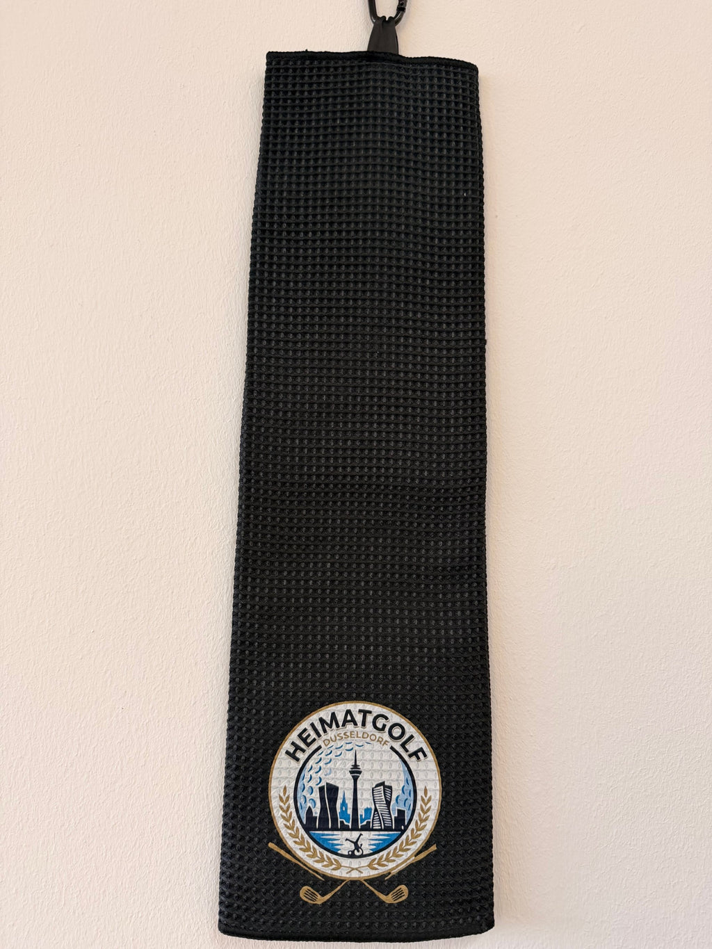 Heimatgolf Premium Waffel-Caddiehandtuch „Düsseldorf Edition“ – Stealth Black