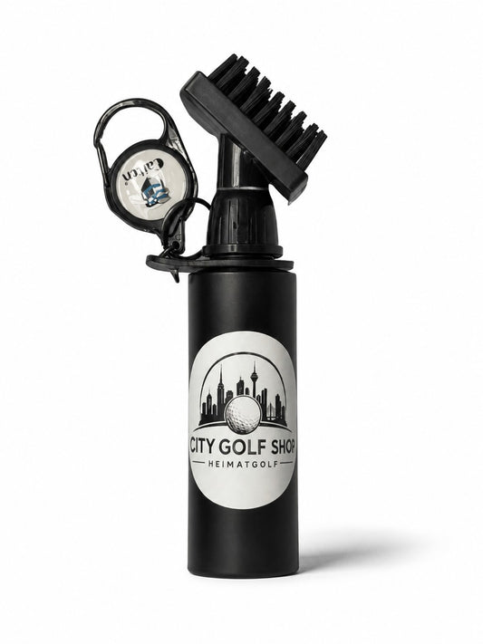 City Golf Shop Golfschläger-Bürstenreiniger in Mattschwarz mit Wassersprühfunktion, Nylon-Borsten und Jo-Jo-Karabiner.